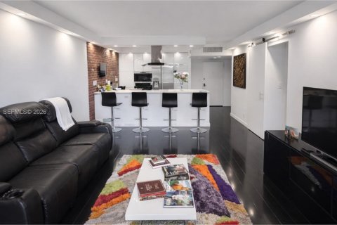 Condo in Hallandale Beach, Florida, 1 bedroom  № 2044456 - photo 5