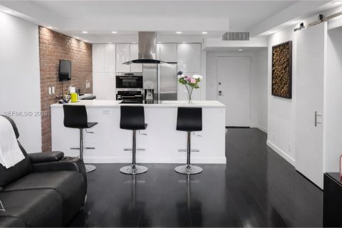 Condo in Hallandale Beach, Florida, 1 bedroom  № 2044456 - photo 3