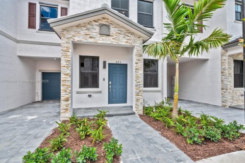 Adosado en venta en Fort Lauderdale, Florida, 3 dormitorios, 123.37 m2 № 1700213 - foto 4