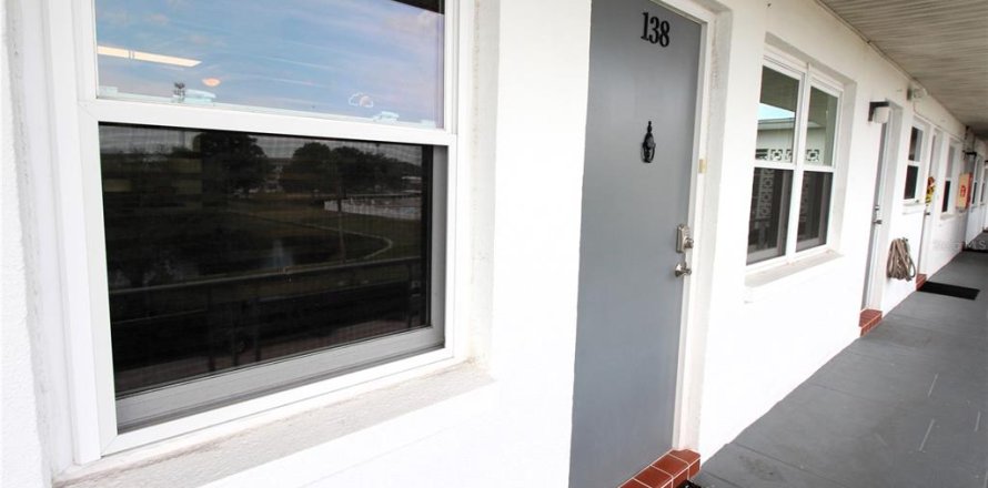 Condominio en Saint Petersburg, Florida, 1 dormitorio  № 1626747