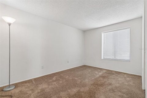 House in New Port Richey, Florida 3 bedrooms, 104.05 sq.m. № 2167374 - photo 10