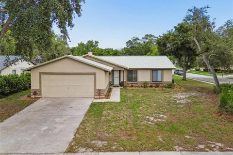 House in New Port Richey, Florida 3 bedrooms, 104.05 sq.m. № 2167374