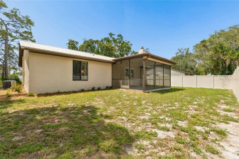 House in New Port Richey, Florida 3 bedrooms, 104.05 sq.m. № 2167374 - photo 20
