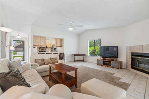 House in New Port Richey, Florida 3 bedrooms, 104.05 sq.m. № 2167374 - photo 4