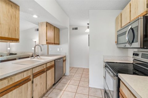 House in New Port Richey, Florida 3 bedrooms, 104.05 sq.m. № 2167374 - photo 2