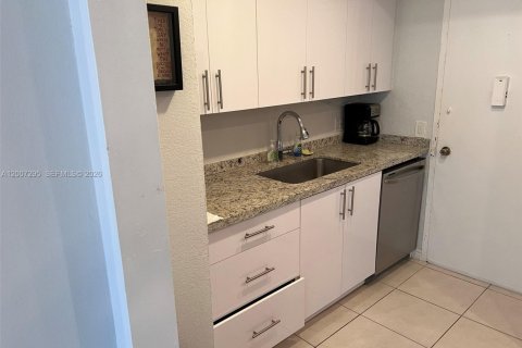 Copropriété à louer à Hollywood, Floride: 1 chambre, 73.39 m2 № 2071384 - photo 2