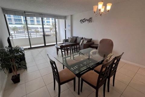 Copropriété à louer à Hollywood, Floride: 1 chambre, 73.39 m2 № 2071384 - photo 10