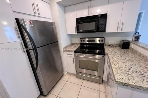 Copropriété à louer à Hollywood, Floride: 1 chambre, 73.39 m2 № 2071384 - photo 3