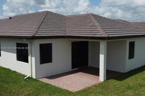 House in Ave Maria, Florida 4 bedrooms № 2074954 - photo 2