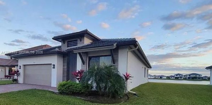 House in Ave Maria, Florida 4 bedrooms № 2074954