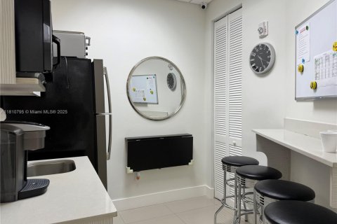 Commercial property in Aventura, Florida № 1756611 - photo 29