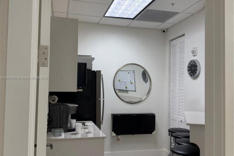 Commercial property in Aventura, Florida № 1756611 - photo 27
