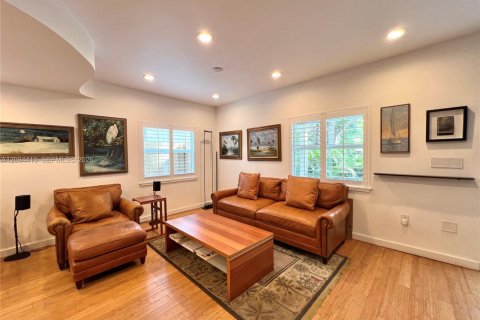 Casa en venta en Miami, Florida, 3 dormitorios, 126.35 m2 № 2382372 - foto 3