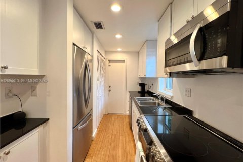 Casa en venta en Miami, Florida, 3 dormitorios, 126.35 m2 № 2382372 - foto 7