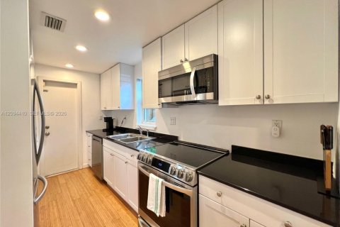 Casa en venta en Miami, Florida, 3 dormitorios, 126.35 m2 № 2382372 - foto 6