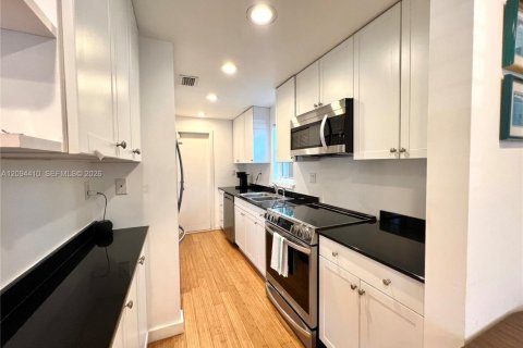 Casa en venta en Miami, Florida, 3 dormitorios, 126.35 m2 № 2382372 - foto 5