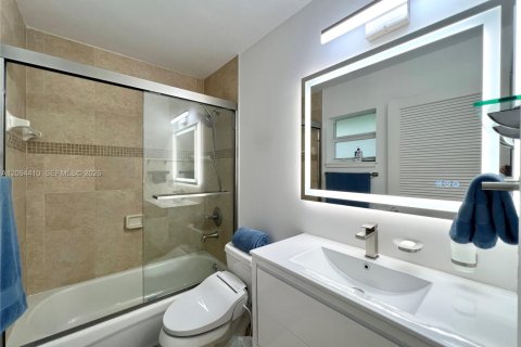 Casa en venta en Miami, Florida, 3 dormitorios, 126.35 m2 № 2382372 - foto 12