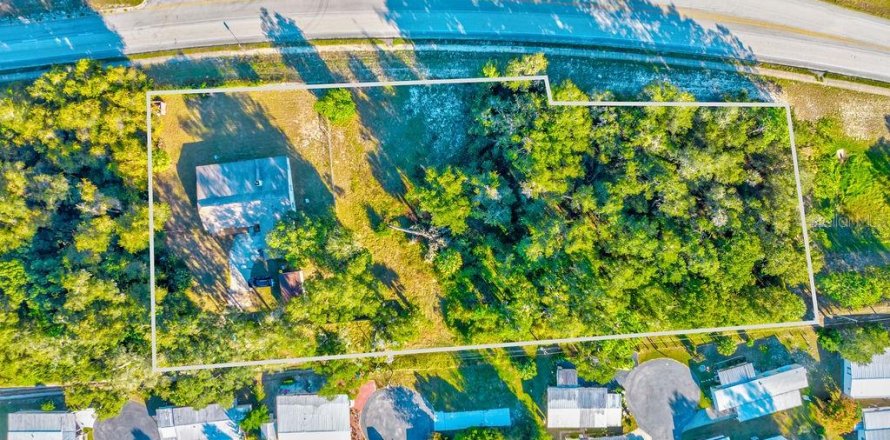 Commercial property in Orange City, Florida 219.81 sq.m. № 817103