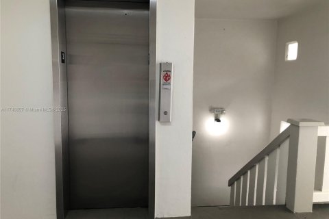 Condominio en venta en Lauderdale Lakes, Florida, 1 dormitorio, 63.55 m2 № 1943091 - foto 18