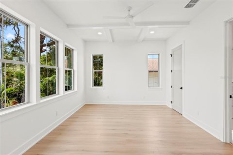 House in Saint Petersburg, Florida 4 bedrooms, 162.11 sq.m. № 2258307 - photo 17