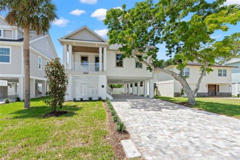 House in Saint Petersburg, Florida 4 bedrooms, 162.11 sq.m. № 2258307 - photo 2