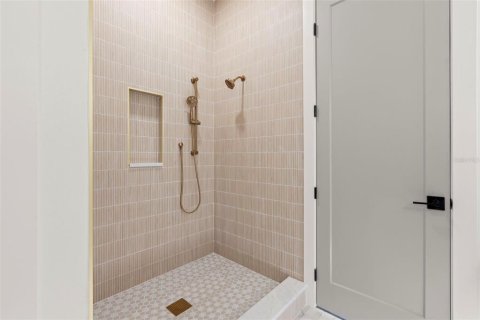 House in Saint Petersburg, Florida 4 bedrooms, 162.11 sq.m. № 2258307 - photo 22