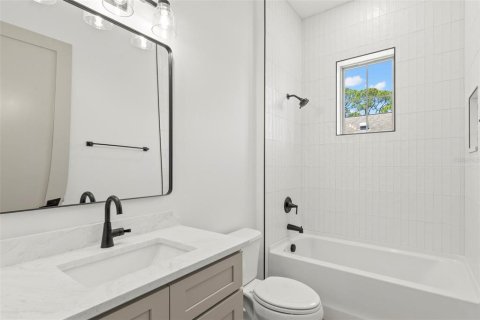 House in Saint Petersburg, Florida 4 bedrooms, 162.11 sq.m. № 2258307 - photo 28