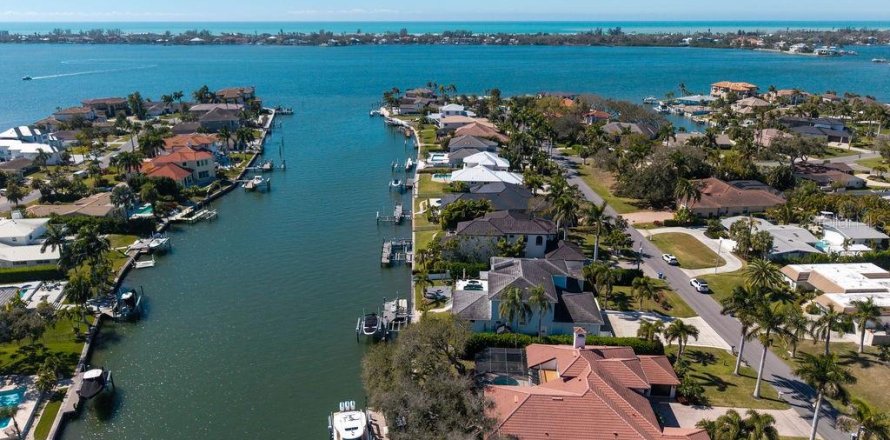 Villa ou maison à Sarasota, Floride 4 chambres, 352.94 m2 № 2148088