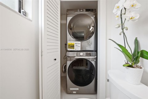 Townhouse in Miami, Florida 2 bedrooms, 128.21 sq.m. № 2005082 - photo 10