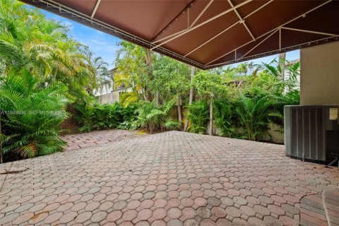 Townhouse in Miami, Florida 2 bedrooms, 128.21 sq.m. № 2005082 - photo 23