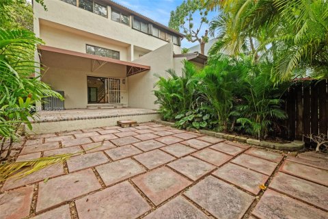 Townhouse in Miami, Florida 2 bedrooms, 128.21 sq.m. № 2005082 - photo 24