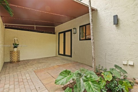 Townhouse in Miami, Florida 2 bedrooms, 128.21 sq.m. № 2005082 - photo 22