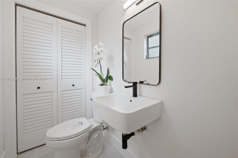 Townhouse in Miami, Florida 2 bedrooms, 128.21 sq.m. № 2005082 - photo 9