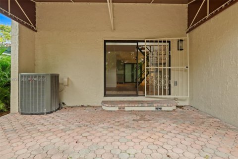 Townhouse in Miami, Florida 2 bedrooms, 128.21 sq.m. № 2005082 - photo 20