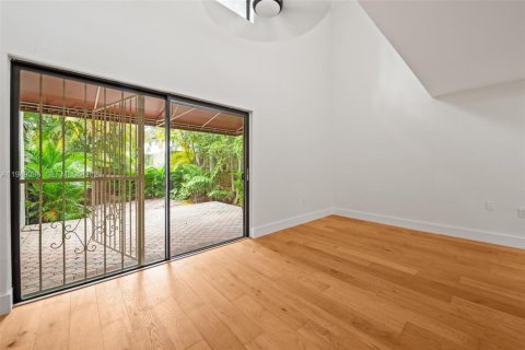 Townhouse in Miami, Florida 2 bedrooms, 128.21 sq.m. № 2005082 - photo 7