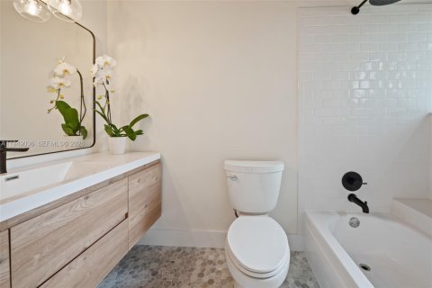 Townhouse in Miami, Florida 2 bedrooms, 128.21 sq.m. № 2005082 - photo 19