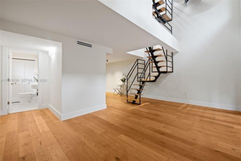 Townhouse in Miami, Florida 2 bedrooms, 128.21 sq.m. № 2005082 - photo 8