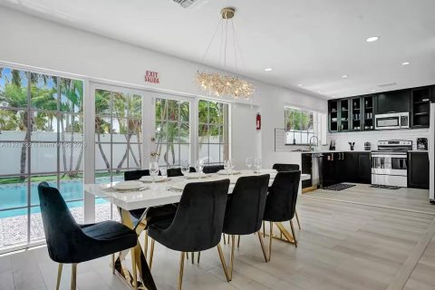 Casa en venta en Hollywood, Florida, 4 dormitorios, 183.76 m2 № 1784082 - foto 3