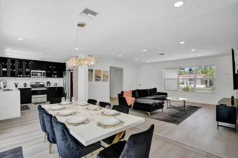 Casa en venta en Hollywood, Florida, 4 dormitorios, 183.76 m2 № 1784082 - foto 11