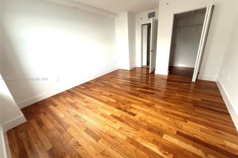 Condo in Miami, Florida, 2 bedrooms  № 1977254 - photo 19