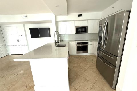Condo in Miami, Florida, 2 bedrooms  № 1977254 - photo 2