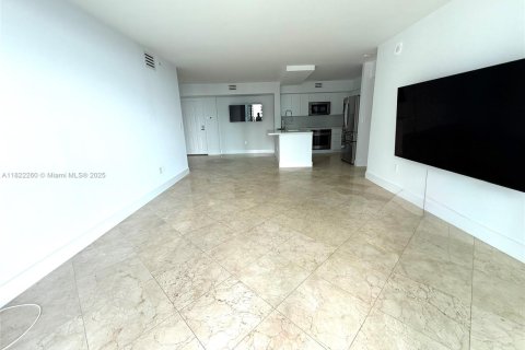 Condo in Miami, Florida, 2 bedrooms  № 1977254 - photo 9