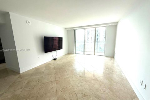 Condo in Miami, Florida, 2 bedrooms  № 1977254 - photo 11