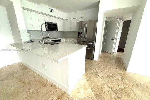 Condo in Miami, Florida, 2 bedrooms  № 1977254 - photo 3