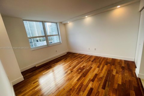 Condo in Miami, Florida, 2 bedrooms  № 1977254 - photo 16