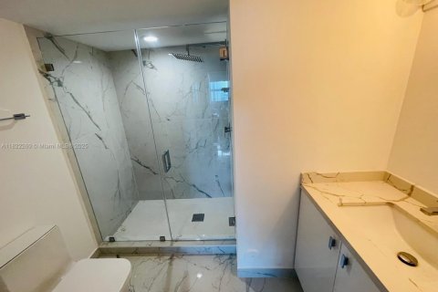 Condo in Miami, Florida, 2 bedrooms  № 1977254 - photo 22
