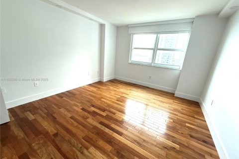 Condo in Miami, Florida, 2 bedrooms  № 1977254 - photo 20