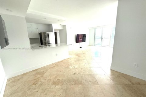 Condo in Miami, Florida, 2 bedrooms  № 1977254 - photo 1
