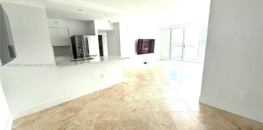 Condo in Miami, Florida, 2 bedrooms  № 1977254
