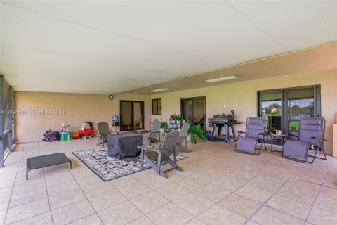 House in Davie, Florida 3 bedrooms, 182.09 sq.m. № 2392080 - photo 16
